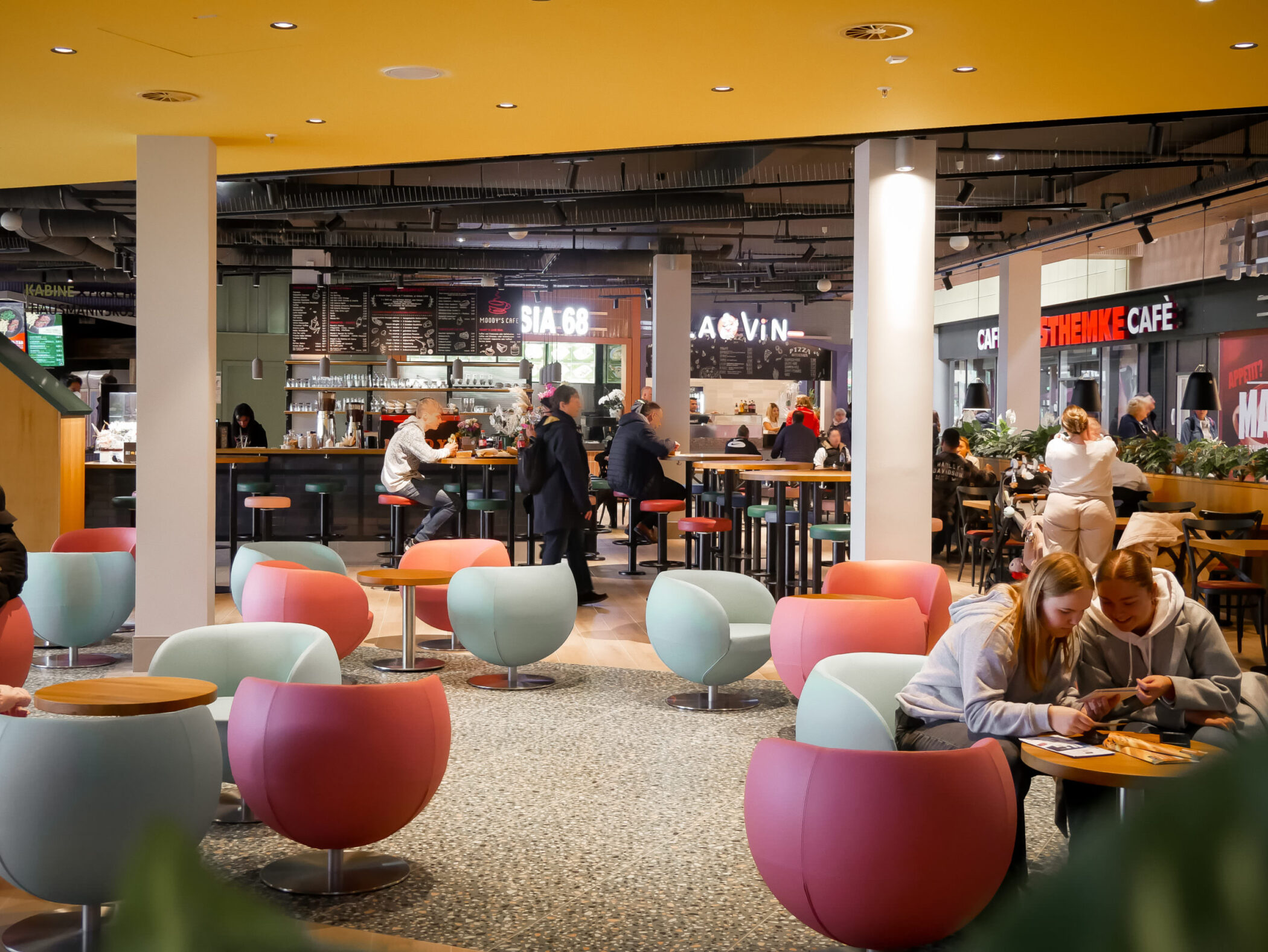Foodcourt Mahlzeit in der Rathaus Galerie Essen